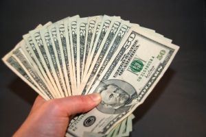 1035690_money_in_hand[1]