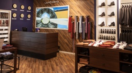 LANCERTO - moda w przestworzach BIZNES, Konsument - Stworzenie sklepu koncepcyjnego z modÄ… mÄ™skÄ… jest duÅ¼ym wyzwaniem. Ekspozycja powinna byÄ‡ bardziej stonowana, surowsza niÅ¼ w przypadku odzieÅ¼y damskiej.