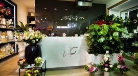 Kwiaciarnia jak butik â€“ minimalizm w eleganckim stylu Styl Å¼ycia, LIFESTYLE - Zmiana profilu wymaga takÅ¼e zmiany aranÅ¼acji, czego przykÅ‚adem jest sieÄ‡ kwiaciarni aga flowers zaprojektowana przez Forbis Group.