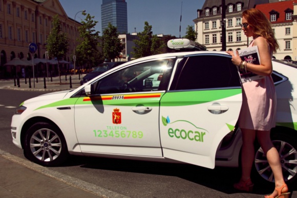 Czytaj magazyn „Art&Business†w taksówkach EcoCar i weź udział w konkursie! Styl życia, LIFESTYLE - Magazyn „Art&Business†od czerwca będzie dostępny w samochodach EcoCar. Wszyscy podróżujący taksówkami po Warszawie otrzymają pakiet najświeższych informacji z obszaru sztuki i biznesu.