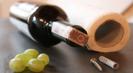 Procentowe lifehacki Styl Å¼ycia, LIFESTYLE - Jak szybko schÅ‚odziÄ‡ alkohol, jak otworzyÄ‡ wino bez korkociÄ…gu i jak zrobiÄ‡ lÃ³d bez wody?