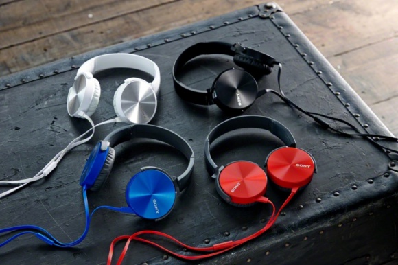 Sony: gÅ‚Ä™bokie i mocne brzmienie basu Muzyka, LIFESTYLE - W sÅ‚uchawkach Sony XB450AP Extra Bass, jak sama nazwa wskazuje, zadbano przede wszystkim o jak najwyÅ¼szÄ… jakoÅ›Ä‡ niskich tonÃ³w. ZapewniÄ‡ to majÄ… przetworniki, system Beat Response Control oraz zastosowanie aluminiowych elementÃ³w w obudowie.