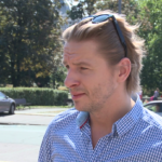 Adam Adamonis bedzie pomagac kobietom, kt?re padly ofiara przemocy domowej