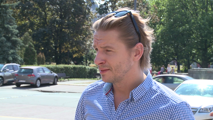 Adam Adamonis bedzie pomagac kobietom, kt?re padly ofiara przemocy domowej
