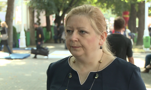 Polki chore na zaawansowanego raka piersi nadal czekaja na lek. M?glby wydluzyc ich zycie o 1,5 roku