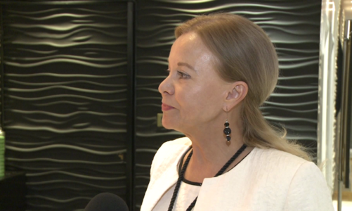 Laura nacz kupuje antyczne meble i sama zajmuje sie ich renowacja