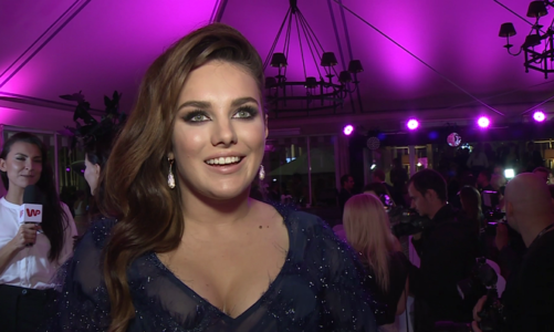 Ewa Farna „Kobieta Roku Glamour 2015”. Wokalistka: musze w sobie poszukac tej kobiecosci, bo czesciej wygladam jak facet