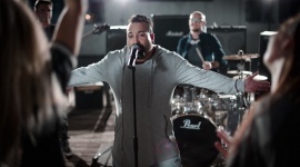 Kosma: Premiera teledysku do nowego singla â€žToÅ¼samoÅ›Ä‡â€ Muzyka, LIFESTYLE - Nowy singiel i teledysk Kosmy (Piotra Stawowczyka) â€žToÅ¼samoÅ›Ä‡â€ jest juÅ¼ dostÄ™pny w sieci. Autorem sÅ‚Ã³w piosenki jest Kosma, a za oprawÄ™ muzycznÄ… odpowiada Marcin Limek, kompozytor i producent muzyczny m.in. zespoÅ‚u IRA.