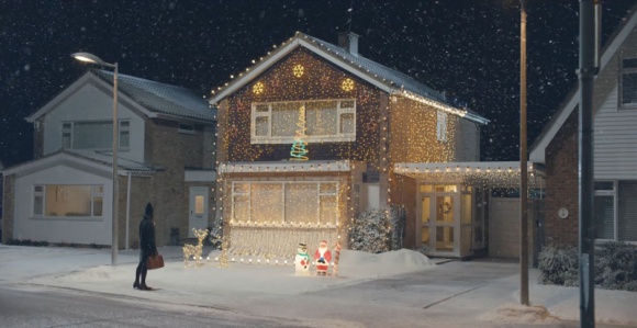 PUK PUK – KTO TAM? POÅOWA Z NAS NIE ZNA IMION SWOICH SÄ„SIADÓW Styl życia, LIFESTYLE - Okazuje siÄ™, że mieszkajÄ…c blisko siebie, jesteÅ›my oddaleni bardziej, niż kiedykolwiek wczeÅ›niej. PokazujÄ… to opublikowane wÅ‚aÅ›nie wyniki badania przeprowadzonego na zlecenie marki TK Maxx, z których wynika, że aż 50% mieszkaÅ„ców europejskich miast nie zna imion swoich sÄ…siadów.