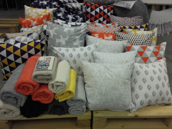 Premiera najnowszych wzorÃ³w Andropolu na targach Interior Design Forum Styl Å¼ycia, LIFESTYLE - Najnowsze kolekcje i wzory tekstyliÃ³w domowych prezentuje Andropol S.A. podczas warszawskich targÃ³w Interior Design Forum. To jedyna tego typu impreza w Polsce.