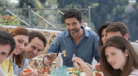 Alessandro Gassman w nowym spocie Rio Mare Styl Å¼ycia, LIFESTYLE - Po raz kolejny marka Rio Mare siÄ™ga po ambasadora. Po poprzednich kampaniach z udziaÅ‚em Kevina Costnera marka zdecydowaÅ‚a uspÃ³jniÄ‡ wizerunek produktu z krajem jego pochodzenia. NowÄ… twarzÄ… tegorocznej kampanii Rio Mare zostaÅ‚ wÅ‚oski aktor Alessandro Gassman.