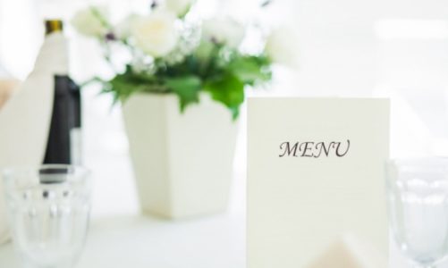 Weselne menu – jak uraczyÄ‡ goÅ›ci i uniknÄ…Ä‡ bÅ‚Ä™dÃ³w?