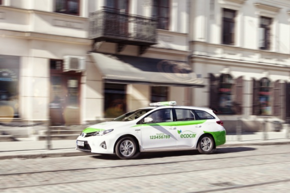 W taksÃ³wce z Chopinem Styl Å¼ycia, LIFESTYLE - Do koÅ„ca sierpnia osoby podrÃ³Å¼ujÄ…ce taksÃ³wkami EcoCar mogÄ… posÅ‚uchaÄ‡ podczas jazdy muzyki Fryderyka Chopina. Akcja promujÄ…ca twÃ³rczoÅ›Ä‡ kompozytora towarzyszy 12. MiÄ™dzynarodowemu Festiwalowi â€žChopin i jego Europaâ€.