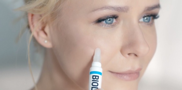 Aneta ZajÄ…c nowÄ… twarzÄ… marki Bioliq Gwiazdy, LIFESTYLE - Aneta ZajÄ…c - aktorka, znana miÄ™dzy innymi z rÃ³l w takich serialach, jak â€žPlebaniaâ€ oraz â€žPierwsza MiÅ‚oÅ›Ä‡â€, wystÄ…piÅ‚a w reklamie punktowego serum depigmentacyjnego Bioliq. Kampania reklamowa z jej udziaÅ‚em ruszyÅ‚a w drugiej poÅ‚owie sierpnia.