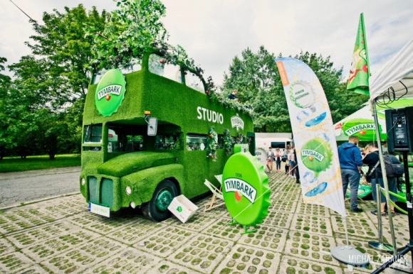 Lato siÄ™ nie koÅ„czy, Tymbark tour nadal w trasie! Styl Å¼ycia, LIFESTYLE - TrÃ³jka polskich YouTuberÃ³w - JaÅ› DÄ…browski, SKKF i Zuzia Borucka ruszyli w podrÃ³Å¼ po Polsce zielonym autobusem. Nie przegap ostatnich juÅ¼ spotkaÅ„ z TymbarkowÄ… ekipÄ…, ktÃ³re zaplanowane sÄ… na 1 wrzeÅ›nia w Krakowie i 3 wrzeÅ›nia w Zakopanem i bÄ…dÅº tam razem z nami!