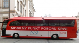 Oddaj krew, pomÃ³Å¼ trzem osobom â€“ juÅ¼ we wtorek Styl Å¼ycia, LIFESTYLE - Regionalne Centrum Krwiodawstwa i Krwiolecznictwa w WaÅ‚brzychu odczuwa niedobory krwi po okresie wakacyjnym. PomÃ³c bÄ™dzie moÅ¼na w najbliÅ¼szy wtorek, 27 wrzeÅ›nia, w Nowym Rynku. Dla uczestnikÃ³w przygotowano konkursy z nagrodami.