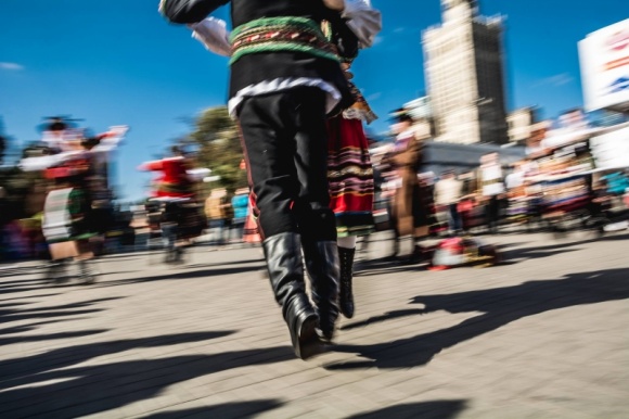 Wytnij hoÅ‚ubca - czy pobijÄ… rekord? Styl Å¼ycia, LIFESTYLE - JuÅ¼ w niedzielne popoÅ‚udnie mÅ‚odzi mieszkaÅ„cy naszego regionu bÄ™dÄ… biÄ‡ w Galerii Sfera rekord w wycinaniu tradycyjnych hoÅ‚ubcÃ³w. Wydarzenie ma promowaÄ‡ miÅ‚oÅ›Ä‡ do kultury ludowej