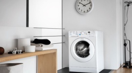 JAK SPRAÄ† ANDRZEJKOWE WRÃ“Å»BY Z UBRAÅƒ? Styl Å¼ycia, LIFESTYLE - WrÃ³Å¼enie z wosku, czyli najpopularniejsza zabawa andrzejkowa, juÅ¼ za nami. SzczÄ™Å›liwi ci, ktÃ³rym wosk przepowiedziaÅ‚ Å›wietlanÄ… przyszÅ‚oÅ›Ä‡. Co jednak majÄ… zrobiÄ‡ osoby, ktÃ³rym zamiast przyszÅ‚ych sukcesÃ³w los przygotowaÅ‚ wielkÄ… plamÄ™ z wosku na ubraniu? Jest na niÄ… kilka sposobÃ³w!