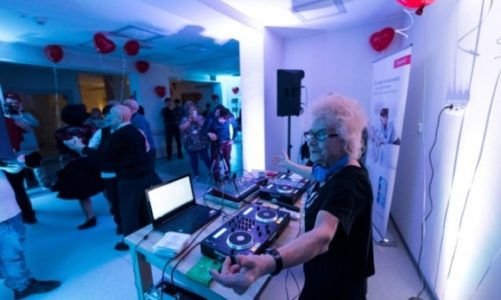 Dancing, jakiego nie byÅ‚o. DJ Wika zagraÅ‚a dla seniorÃ³w we WrocÅ‚awiu