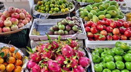 Wegetarianie i weganie w podróży Styl życia, LIFESTYLE - Wegetarianizm czy weganizm nie oznacza jedynie rezygnacji ze spożywania określonych pokarmów. Jest to również filozofia życia i podejście do otaczającego świata. Nic więc dziwnego, że osoby tak żyjące chcą podróżować do miejsc, które odpowiedzą na ich potrzeby.