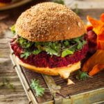 WegetariaÅ„skie barbecue: SoczyÅ›cie warzywne burgery z buraka