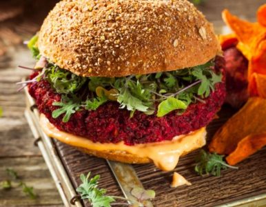 WegetariaÅ„skie barbecue: SoczyÅ›cie warzywne burgery z buraka