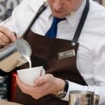 â€žEkspressoâ€ i â€žczarna kawaâ€ â€“ te bÅ‚Ä™dy popeÅ‚niajÄ… Polacy w kawiarni