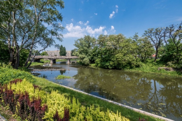 Przyszłość nabrzeży Oławy – przyjdź i przedstaw swój pomysł Styl życia, LIFESTYLE - Tereny rekreacyjne, miejsca do biegania, spacerów, a wokół dużo zieleni – tak wkrótce będzie wyglądać Przedmieście Oławskie wzdłuż rzeki Oławy.