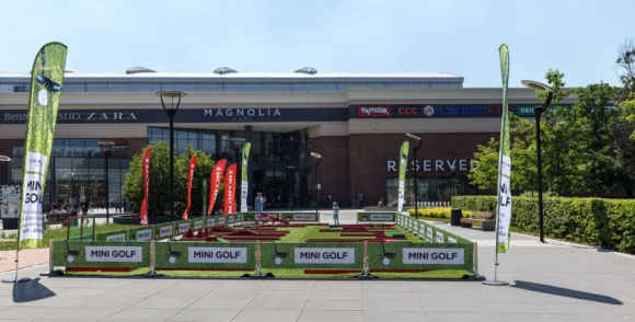 Magnolia Park na lato. Trzy powody, dla ktÃ³rych warto tu byÄ‡ Styl Å¼ycia, LIFESTYLE - Rozgrywki w minigolfa, pÃ³Å‚kolonie w rytmie taÅ„ca, warsztaty edukacyjne ze SmerfetkÄ…. Magnolia Park udowadnia, Å¼e wakacje mogÄ… byÄ‡ ciekawe, nawet kiedy spÄ™dzamy je w mieÅ›cie.