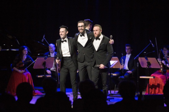 TRE VOCI ZAŚPIEWAJĄ NAD BRDĄ Muzyka, LIFESTYLE - Zespół trzech polskich tenorów TRE VOCI wystąpi w Bydgoszczy w ramach letniego cyklu koncertów Rzeka Muzyki, który jest organizowany w centrum Bydgoszczy nad rzeką Brdą.