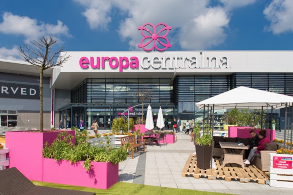 FinaÅ‚ wyprzedaÅ¼y, czyli tak tanio jeszcze nie byÅ‚o! Styl Å¼ycia, LIFESTYLE - 77% obniÅ¼ki to zdecydowanie atrakcyjna promocja. Takimi okazjami kuszÄ… pod koniec lipca sklepy w gliwickiej Europie Centralnej. Warto wybraÄ‡ siÄ™ tam na zakupy i oddaÄ‡ siÄ™ przyjemnoÅ›ci zakupÃ³w bez koniecznoÅ›ci martwienia siÄ™ o stan swojego portfela.