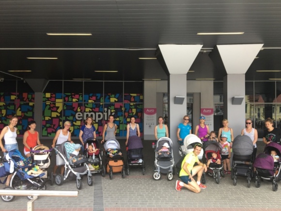 Aura Centrum zaprasza Mamy na ostatnie letnie treningi Styl Å¼ycia, LIFESTYLE - Przed nami ostatnie treningi dla mam, organizowane przez Aura Centrum Olsztyna! W dwa kolejne wtorki, tj. 22.08 i 29.08 o godz. 11.00, Aura zaprasza wszystkie zabiegane mamy razem z pociechami w wÃ³zkach na bezpÅ‚atne, otwarte spotkania na Å›wieÅ¼ym powietrzu.