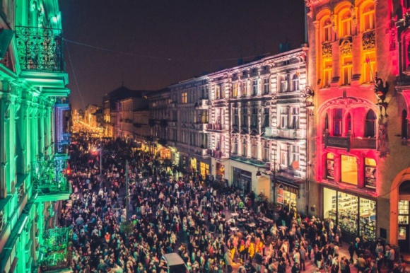 Awangarda w Å›wietlnej odsÅ‚onie BIZNES, Kultura - Jeden z najbardziej lubianych i popularnych festiwali rozpocznie siÄ™ juÅ¼ 29 wrzeÅ›nia. Light Move Festival kaÅ¼dego roku odkrywa piÄ™kno XIX-wiecznych zabytkÃ³w. W tym roku festiwal Å›wiatÅ‚a bÄ™dzie dziaÅ‚aÅ‚ pod hasÅ‚em â€žNo limits â€“ szlakiem awangardyâ€.
