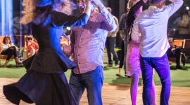 Noc spadajÄ…cych gwiazd i silent disco na dachu Sukcesji
