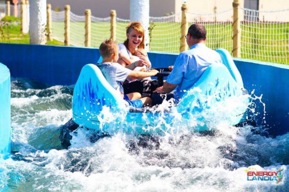 Energylandia czeka na Ciebie! Styl życia, LIFESTYLE - Mniej więcej w połowie drogi między Katowicami a Krakowem, dokładnie w Zatorze, znajduje się 26 hektarów rozrywki na światowym poziomie – prawdziwy raj dla dzieci oraz dorosłych, którzy czasem lubią poczuć się jak maluchy.