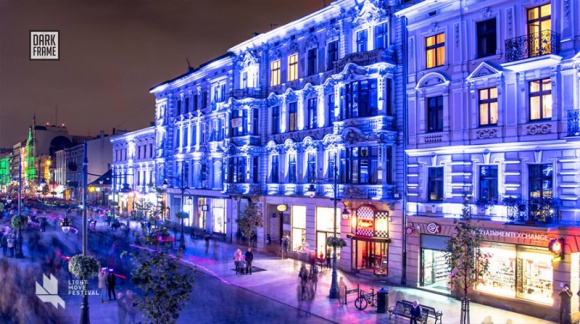 Light.Move.Festival. – Å›wietlne widowisko pod znakiem awangardy BIZNES, Kultura - Już teraz zaplanuj koniec wakacji. W ostatni weekend wrzeÅ›nia (29.09-01.10) ulice centrum Åodzi rozbÅ‚ysnÄ… dziÄ™ki najwiÄ™kszemu w Polsce festiwalowi Å›wiatÅ‚a.