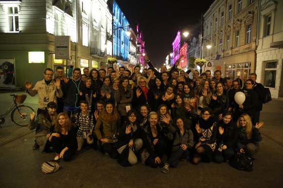 Light.Move.Festival. â€“ wolontariusze poszukiwani BIZNES, Kultura - Fundacja Lux Pro Monumentis, organizator Light. Move. Festival. ogÅ‚asza nabÃ³r na wolontariat przy tegorocznej edycji festiwalu Å›wiatÅ‚a. W tym roku LMF startuje juÅ¼ 29 wrzeÅ›nia.