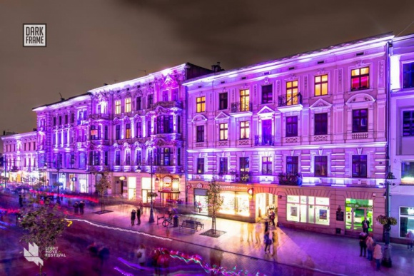 Przedpremierowy pokaz Å›wietlny na Piotrkowskiej