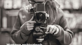 "Wola zmiennÄ… jest" - wystawa fotografii w Wola Parku Sztuka, LIFESTYLE - Wola dawniej i dziÅ› â€“ to temat cyklu konkursÃ³w fotograficznych zwiÄ…zanych z historiÄ… ludzi i miejsc warszawskiej dzielnicy. Jak wyglÄ…daÅ‚y prace z z poprzednich lat? Wola Park zaprasza na wystawÄ™ zwyciÄ™skich zdjÄ™Ä‡, ktÃ³ra znajduje siÄ™ wzdÅ‚uÅ¼ ogrodzenia przy ul. GÃ³rczewskiej.