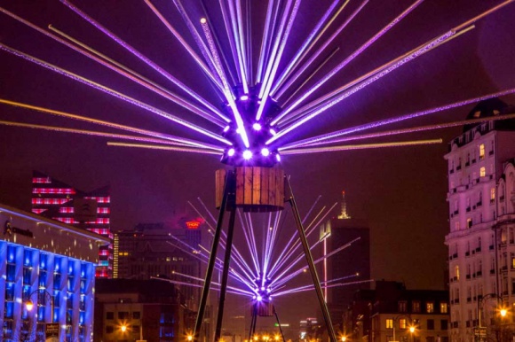 Top 10 na Light. Move. Festival. 2017 BIZNES, Kultura - Monumentalne rzeÅºby Å›wietlne przypominajÄ…ce polne osty, dzikie zwierzÄ™ta origami, malowany Å›wiatÅ‚em awangardowy mapping na Placu WolnoÅ›ci â€“ to zaledwie kilka atrakcji, ktÃ³re pojawiÄ… siÄ™ na Light. Move. Festival.