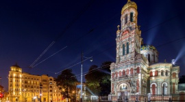 Miasto skąpane w milionie barw. Light. Move. Festival. zachwycił po raz siódmy BIZNES, Kultura - W ostatni weekend tłumy łodzian oraz turystów z Polski i zagranicy przemierzały 15-kilometrową trasę festiwalową pełną atrakcji. Wstępne szacunki zakładają, że siódmą edycję Light. Move. Festival. obejrzało nawet 700 tysięcy osób.