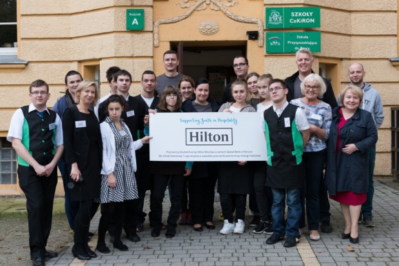 DoÅ›wiadczenie jest bezcenne. Pracownicy hotelu dla wrocÅ‚awskiej szkoÅ‚y Pracown Styl Å¼ycia, LIFESTYLE - Pracownicy DoubleTree by Hilton Wroclaw zaangaÅ¼owali siÄ™ w pomoc szkole przy ul. ks. Marcina Lutra 2-8. Wyremontowali szatniÄ™, a takÅ¼e podzielili siÄ™ doÅ›wiadczeniem z uczniami kierunku hotelarskiego.