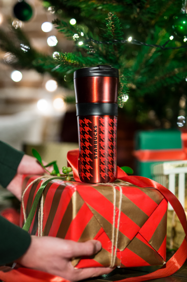 Prezenty, ktÃ³re znaczÄ… wiÄ™cej... Styl Å¼ycia, LIFESTYLE - Spraw, aby tegoroczne ÅšwiÄ™ta byÅ‚y wyjÄ…tkowe w kaÅ¼dym aspekcie! Zaskocz swoich najbliÅ¼szych praktycznÄ… niespodziankÄ… w dobrym stylu. JeÅ›li kochasz kawÄ™ i lubisz dzieliÄ‡ tÄ™ przyjemnoÅ›Ä‡ z najbliÅ¼szymi, podaruj im elegancki kubek termiczny.