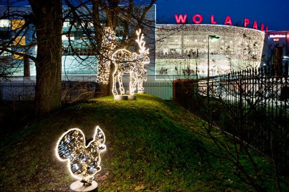 Wola Park zaprasza na Å›wiÄ…teczne atrakcje Styl życia, LIFESTYLE - Nastrojowe iluminacje, Å›wiÄ…teczne dekoracje, pachnÄ…ce stoiska Jarmarku Bożonarodzeniowego, a do tego lodowisko „pod chmurkÄ…â€, spotkania z MikoÅ‚ajem i warsztaty dekoratorskie. WÅ›ród takich atrakcji spÄ™dzÄ… czas odwiedzajÄ…cy Wola Park w grudniu.