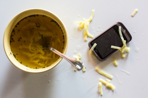 3 najgłupsze próby wyłudzenia odszkodowania za zniszczony sprzęt BIZNES, Konsument - Ubezpieczyciele coraz skuteczniej wyłapują próby wyłudzenia odszkodowania. Pomagają im w tym wyspecjalizowane serwisy dokonujące ekspertyz sprzętu, analiza forów internetowych i technologia np. systemy wykorzystujące sztuczną inteligencję.