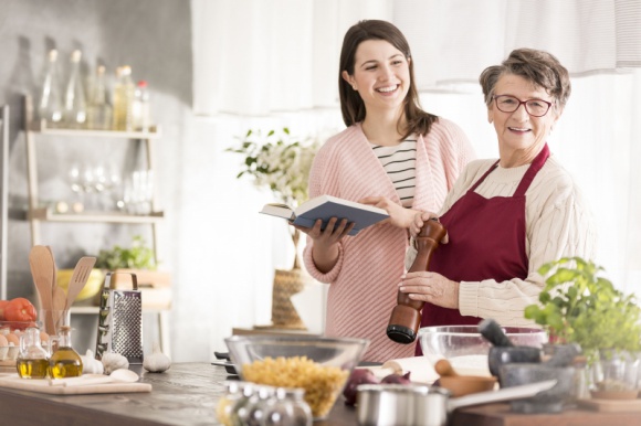 Zdrowa dieta dla babci i dziadka: Co jeÅ›Ä‡, by czuÄ‡ siÄ™ lepiej? Styl Å¼ycia, LIFESTYLE - KaÅ¼dy wiek rzÄ…dzi siÄ™ swoimi prawami. A jakimi prawami powinien rzÄ…dziÄ‡ siÄ™ jadÅ‚ospis osÃ³b po 65. roku Å¼ycia, by mogÅ‚y cieszyÄ‡ siÄ™ zdrowiem i dobrym samopoczuciem?