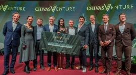 Javier Bardem w Polsce! Gwiazdy, LIFESTYLE - Javier Bardem w Polsce! Zdobywca Oskara i globalny ambasador marki Chivas Regal wziÄ…Å‚ udziaÅ‚ w finale trzeciej polskiej edycji konkursu Chivas Venture dla start-upÃ³w ZwyciÄ™zcÄ… firma Neuro Device!