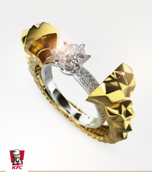 Finger Lickin’ Love - Powiedz „Tak†z KFC! Styl życia, LIFESTYLE - Sieć restauracji KFC w Polsce zaskakuje swoich fanów niezwykłym projektem pierścionka zaręczynowego!
