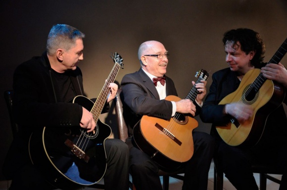 Alosza Awdiejew wystÄ…pi w BiaÅ‚ymstoku Muzyka, LIFESTYLE - Alosza Awdiejew, czÅ‚owiek-orkiestra od wielu lat koncertujÄ…cy na polskich scenach. Wybitny artysta, ktÃ³ry Å‚Ä…czy pasjÄ™ muzycznÄ… z naukowÄ…. CzÅ‚owiek-instytucja, estradowiec i jednoczeÅ›nie profesor Uniwersytetu JagielloÅ„skiego, aktor, felietonista, tÅ‚umacz, pisarz, kompozytor.