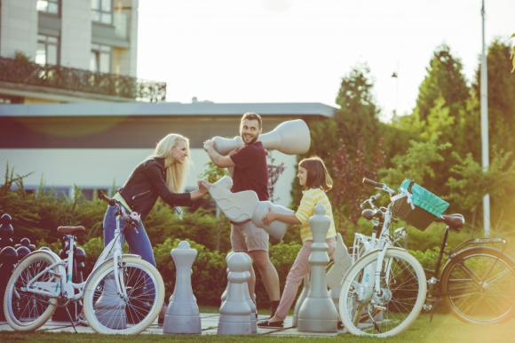 BliÅ¼si (nie tylko) w Å›wiÄ™ta. 3 pomysÅ‚y na wspÃ³lne aktywne spÄ™dzanie czasu Styl Å¼ycia, LIFESTYLE - Rozmowy przy suto zastawionym stole, w tle niejednokrotnie walczÄ…cy o uwagÄ™ domownikÃ³w i ich goÅ›ci telewizor. Jak nakÅ‚oniÄ‡ rodzinÄ™ do aktywniejszego spÄ™dzenia czasu w wiÄ™kszym gronie?